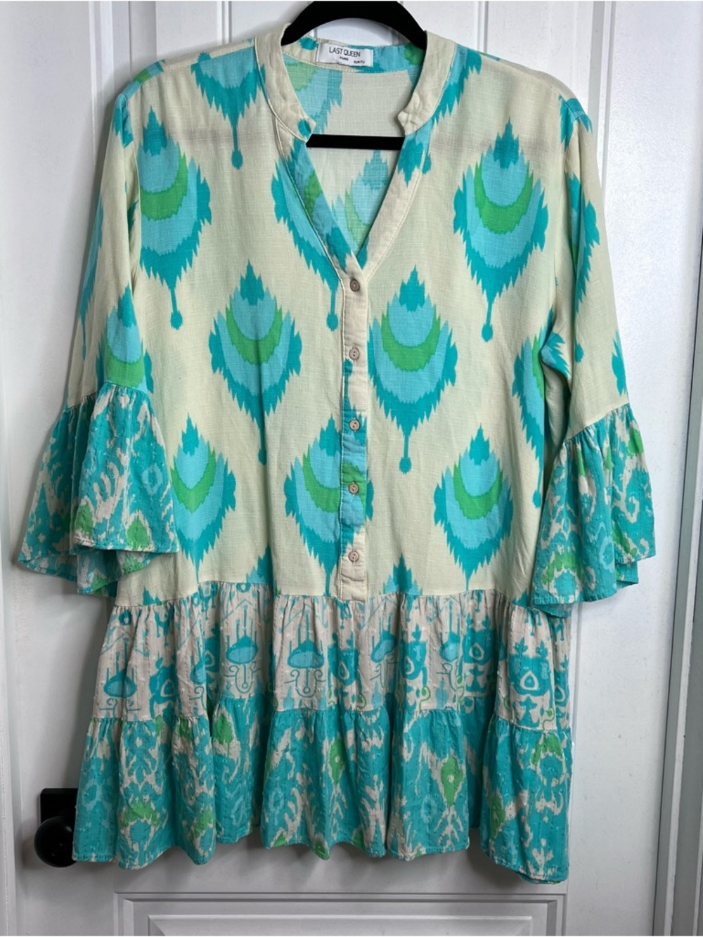 Last Queen Women’s Turquoise & Green Ikat Button Front Peasant Tunic. Size 2X/3X